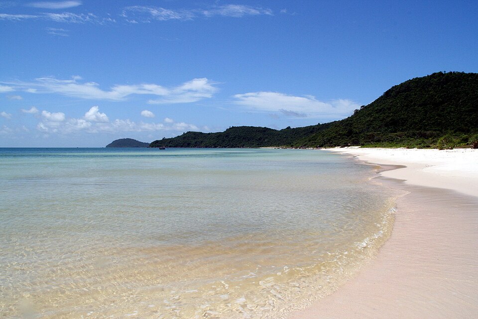 Песчаный берег Sao Beach на Фукуоке