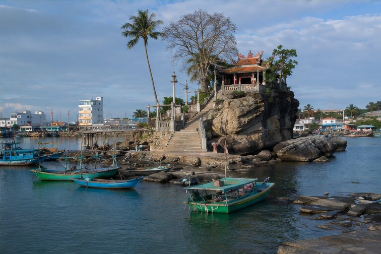 Dinh Cau Temple — характерная деталь