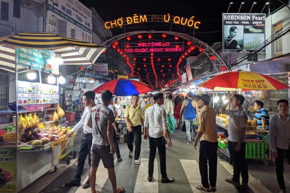 Duong Dong и ночной рынок — общий вид